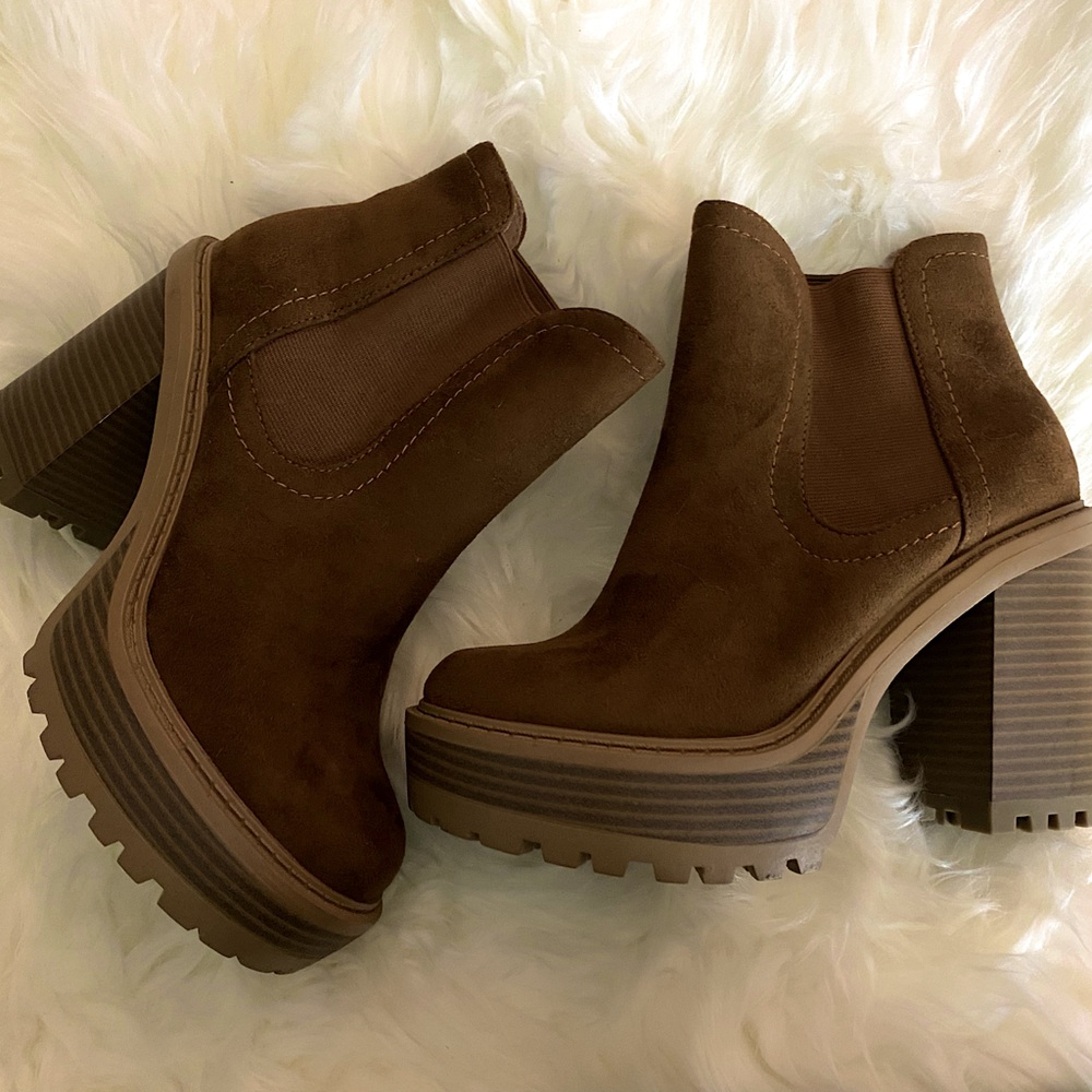 Chunky heeled faux suede boot